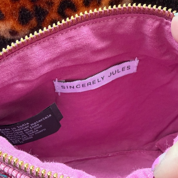 Sincerely Jules pink beaded heart clutch. - Picture 5 of 5